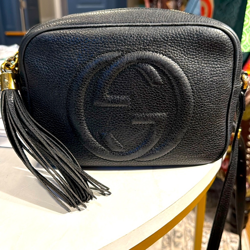 Gucci soho disco black bag calf skin in good condition.